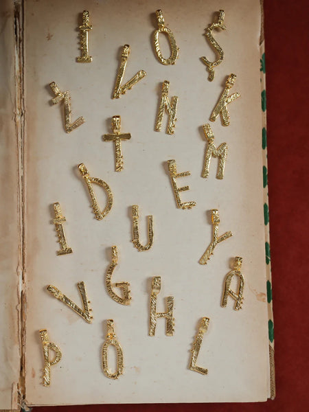 Kadife Harf Kolye